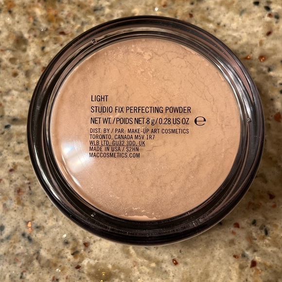 Mac studio fix perfecting powder- light - Picture 2 of 3